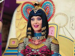 La cantante, con la imagen de su sencillo “Dark Horse”. ESPECIAL