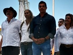 José Manuel Mireles (i) fue detenido en 2014 por el delito de portación de armas de uso exclusivo del Ejército. TWITER/@DrJMMireles