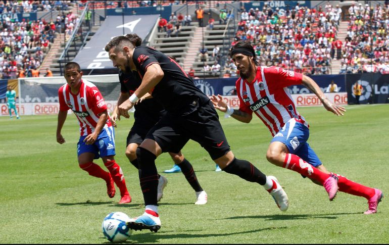 Una de las participaciones más esperadas del encuentro fue la de Héctor Herrera (c). EFE/G. Becerra