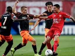 Aunque el Twente tomó la delantera a los ocho minutos, fue hasta el segundo lapso que los granjeros lograron la paridad 1-1. TWITTER/@PSV