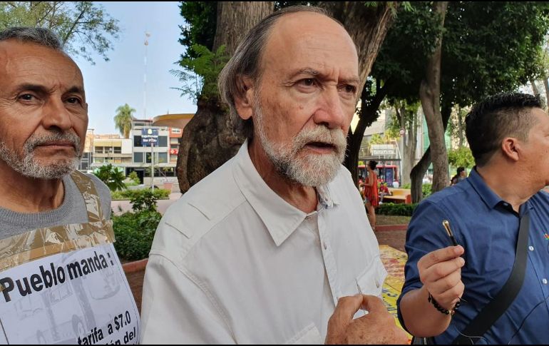 Gilberto Parra Rodríguez, coordinador del Centro Jalisciense del Adulto Mayor y el Migrante, aprovechó la manifestación de este sábado para dar a conocer sus peticiones. EL INFORMADOR/S. Blanco