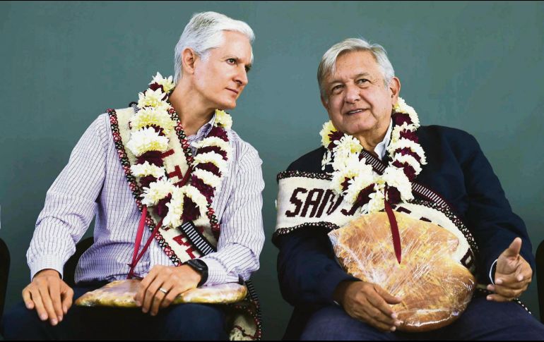 Alfredo del Mazo y Andrés Manuel López Obrador, ayer en San José del Rincón. NOTIMEX
