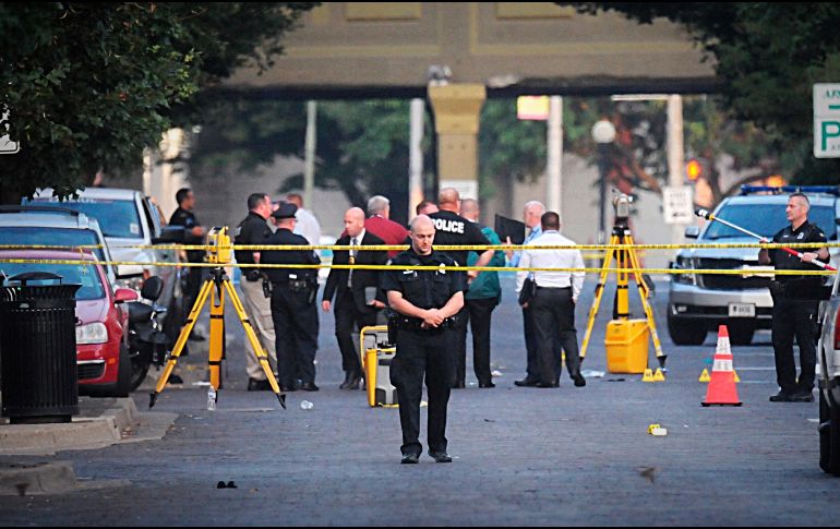 La policía creen que solo un tirador había participado en el suceso, y no identificó al responsable ni sus motivos.  AP / Marshall Gorby