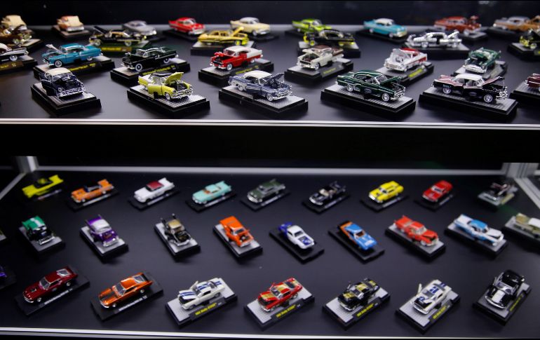 La muestra reúne más de dos mil 500 piezas de 14 coleccionistas especializados en diferentes marcas y tipos. EFE / F. Guasco