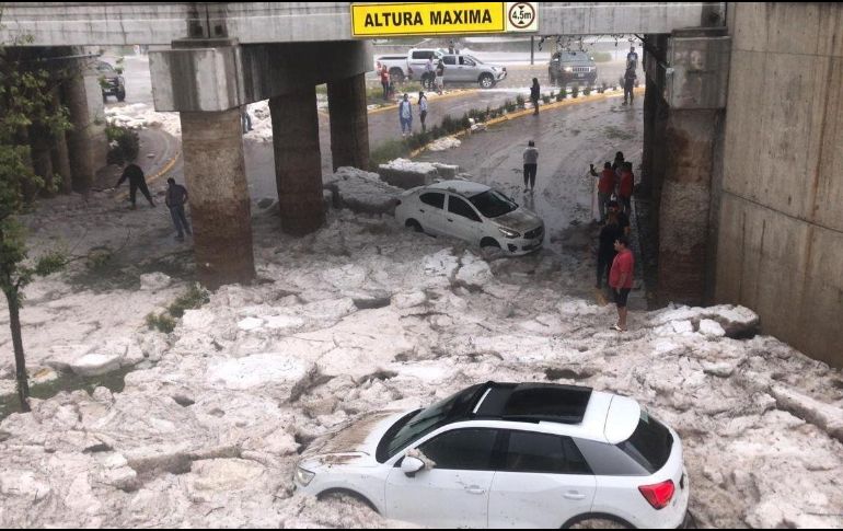 colonias como El Garabato, Villas Perisur, Arenales Tapatíos, Villas del Ixtépete, Ciudad Granja y Rancho Contento, resultaron afectadas. TWITTER / @EnriqueAlfaroR