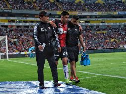 Por su lesión, Jesús Angulo tuvo que retirarse del campo en el duelo ante Santos Laguna en el Estadio Jalisco. Imago7 / E. Müllen