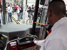 El Gobernador informó que se eliminará el cobro entre Macrobús y sus rutas alimentadoras, además habrá 50% de descuento al transbordar de la troncal de Macrobús al Tren Ligero y de éste a Sitren. EL INFORMADOR/Archivo