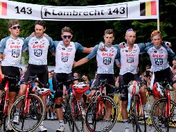 Esta mañana, sus compañeros de pelotón guardaron un minuto de silencio en Jaworzno. EFE / H. Bardo