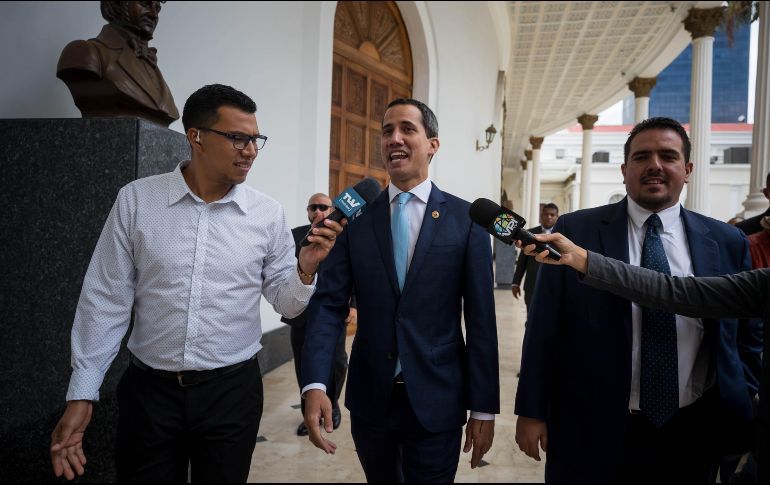 El presidente de la Asamblea Nacional de Venezuela, Juan Guaidó, ofrece declaraciones este martes, en Caracas. EFE/M. Gutiérrez