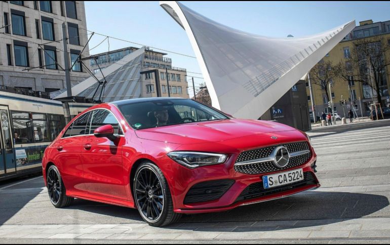 El espectro externo de este sedán de lujo muestra lo que la firma de la estrella buscó imprimir: jovialidad como premisa pero sin sacrificar en lujo y sofisticación. ESPECIAL