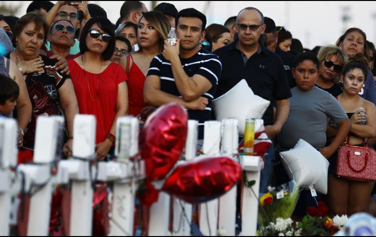 No se prevé que el mandatario visite el memorial que han erigido de manera improvisada los habitantes de ambos lados de la frontera. AFP/M. Tama