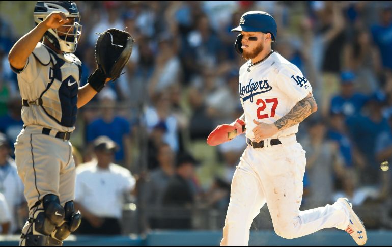 Alex Verdugo ha aportado batazos valiosos para la causa de los Dodgers, pero una lesión muscular lo mantendrá fuera unos días. AFP / J. McCoy