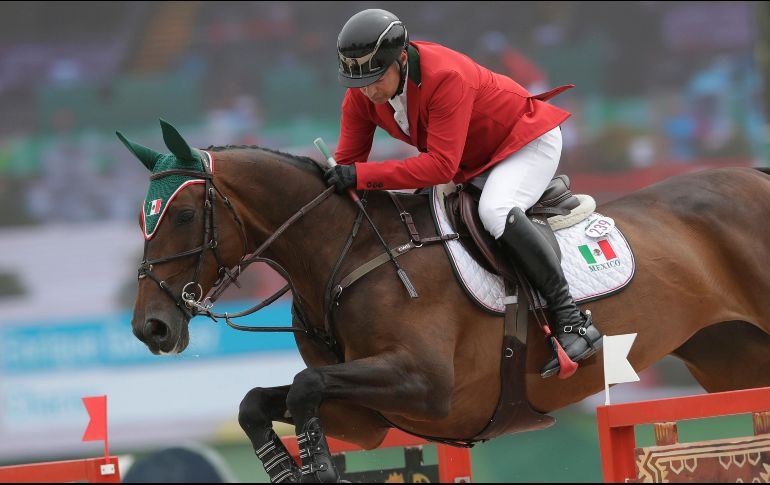 El jinete Enrique González, a lomos de 