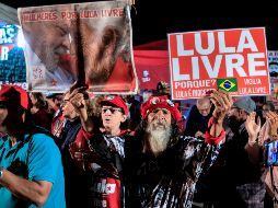 Simpatizantes del político celebran la decisión del Tribunal Federal Supremo. AFP/F. de Freitas
