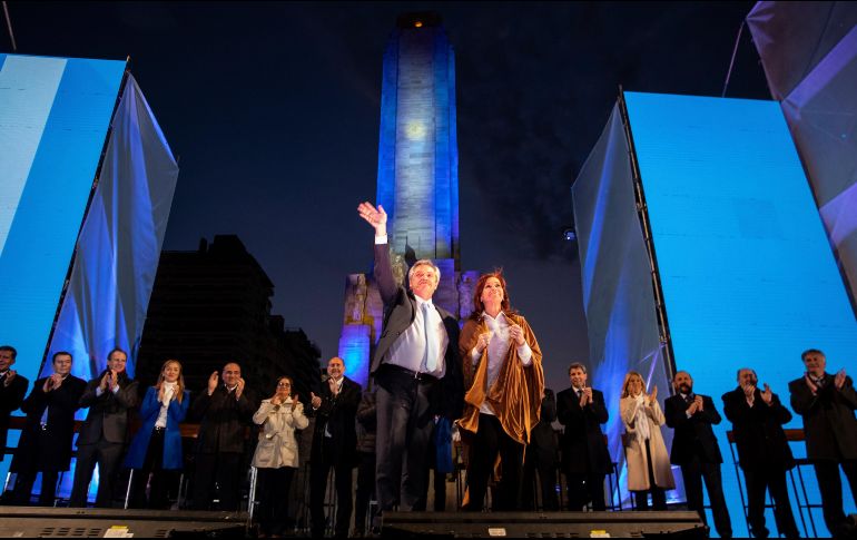 Los opositores Alberto Fernandez y Cristina Fernandez dudan del software que utilizará la empresa designada por el Gobierno para procesar los resultados provisionales. AP/Frente de Todos