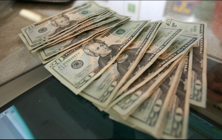 El tipo de cambio para solventar operaciones denominadas en moneda extranjera pagaderas en el país se ubica en 19.6953 pesos. EL INFORMADOR / ARCHIVO