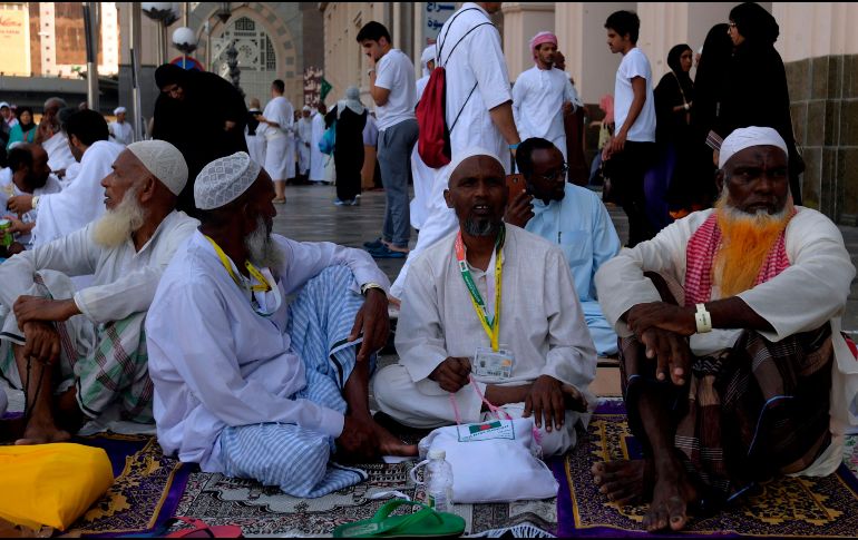 En las bulliciosas avenidas, hileras de puestos y escaparates se superponen, sobresalen en la calzada y rivalizan con carteles variados para atraer a los clientes. AFP/F. Belaid