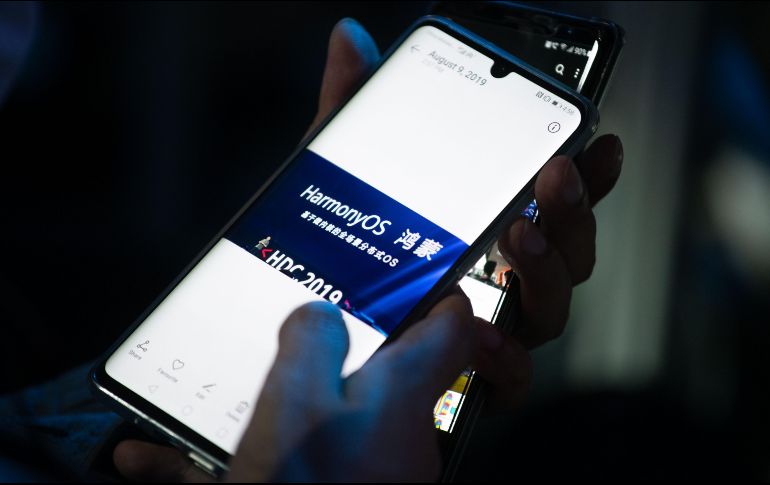 La compañía china asegura que continuará utilizando Android en sus productos, sin embargo, recurrirá a HarmonyOS en caso de que no pueda acceder a los servicios de la plataforma de Google. AFP / F. Dufour
