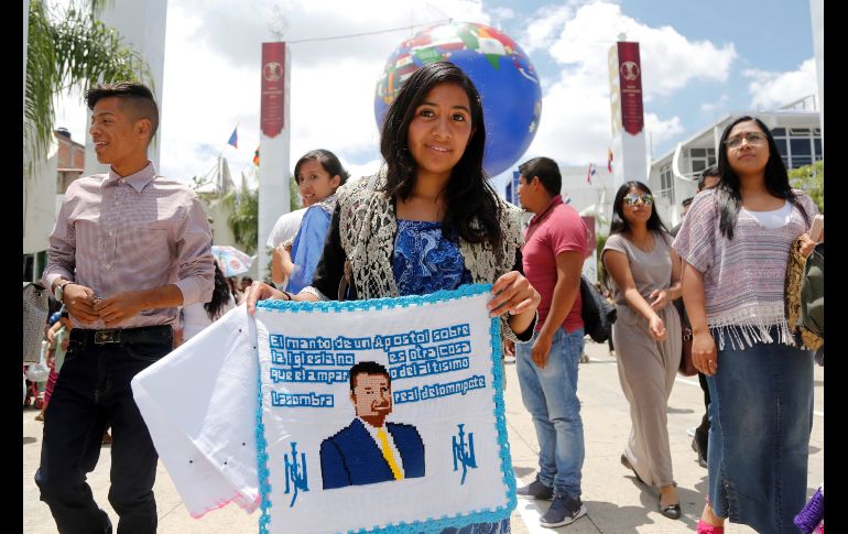 Este viernes se dará la bienvenida a los delegados. Fieles de la iglesia La Luz del Mundo a su llegada ayer a la sede en Guadalajara. EFE/ARCHIVO