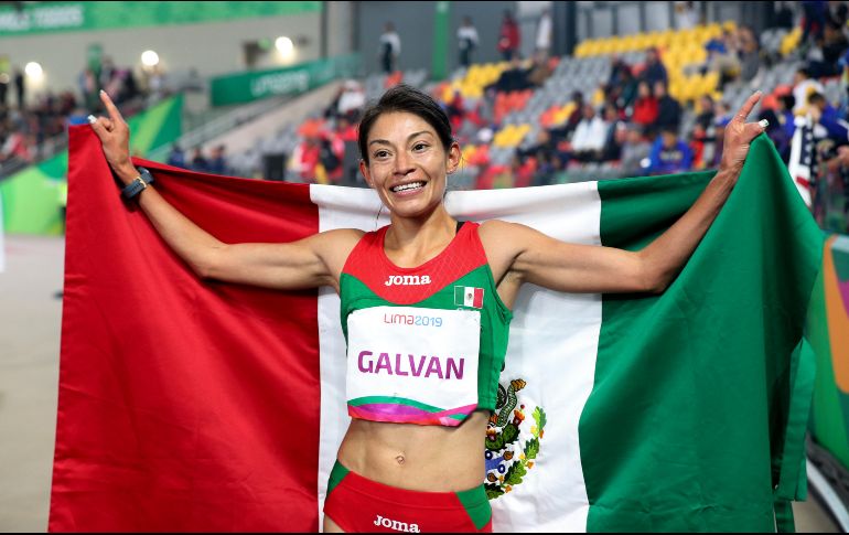 La mexicana impuso sobre el final un ritmo imposible para Jessica O'Connell y Kimberley Conley, quienes ganaron la plata y el bronce. AP/M. Mejía