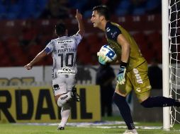 Osvaldo Martínez festeja el gol de la victoria. IMAGO7