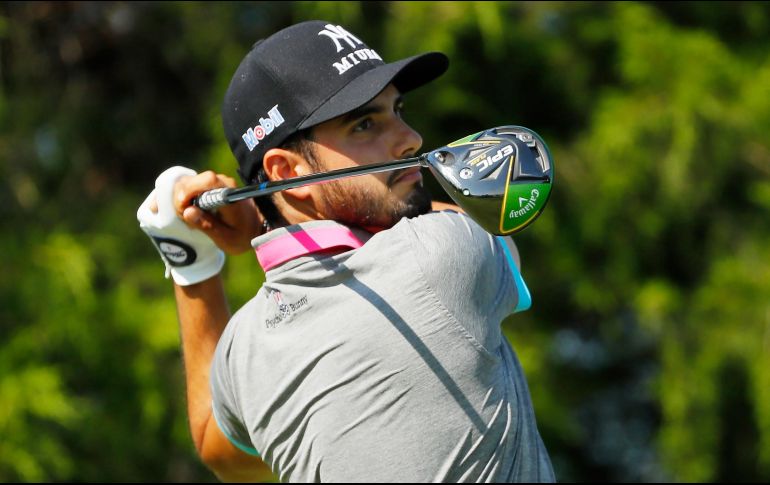 Abraham Ancer firmó ayer una tarjeta de seis abajo de par para colocarse junto a los punteros. AFP/K. Cox