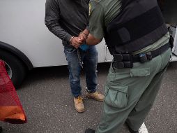 Hijos de inmigrantes detenidos en Forest, Misisipi, fueron llevados por vecinos a un gimnasio local porque no tenían quién se hiciera cargo de ellos. AP/Archivo