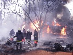 Otras de las víctimas mortales son vendedores ambulantes que se encontraban en la zona y conductores de taxis en moto, cuyos cuerpos -muchos carbonizados- quedan esparcidos por una amplia área. AP