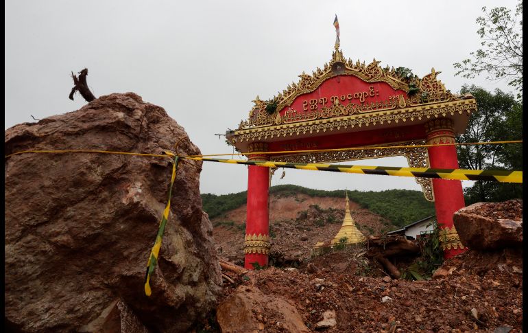 Imágenes mostraban destrozos en los tejados y otras partes de las casas que se vieron afectadas por el deslave. EFE/ L .Bo Bo