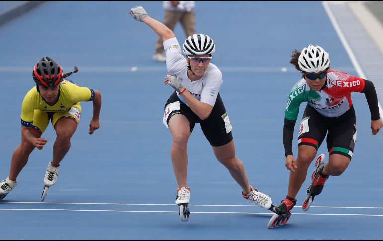 Verónica Elías Alvarado (d) cronometró un tiempo de 47 segundos y 473 milésimas. AP/F. Vergara