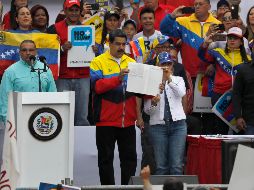Maduro encabeza una manifestación pública en Caracas contra la sanción de Trump. AP/A. Cubillos