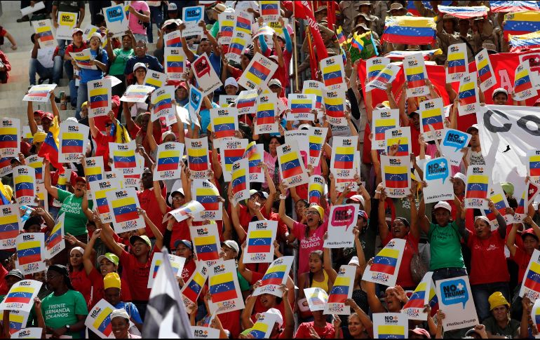 Maduro encabeza una manifestación pública en Caracas contra la sanción de Trump. AP/A. Cubillos