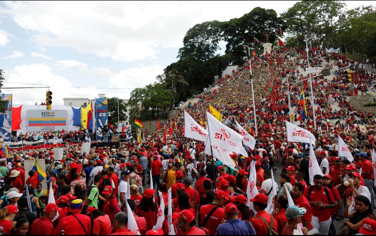 Maduro encabeza una manifestación pública en Caracas contra la sanción de Trump. AP/A. Cubillos