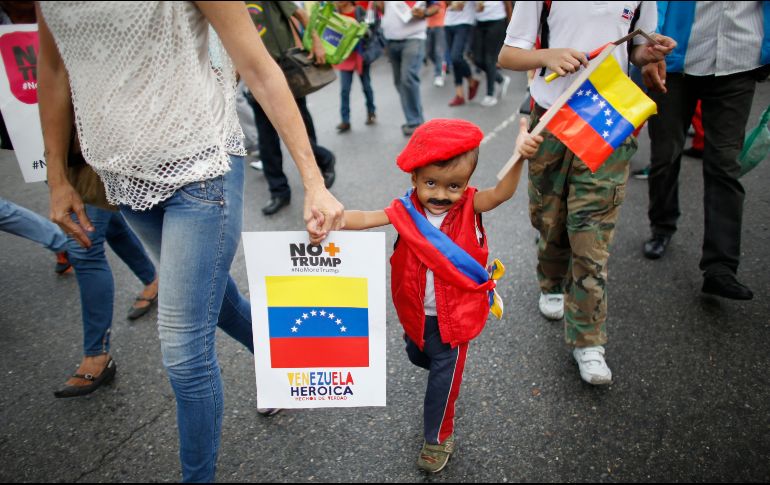 Maduro encabeza una manifestación pública en Caracas contra la sanción de Trump. AP/A. Cubillos