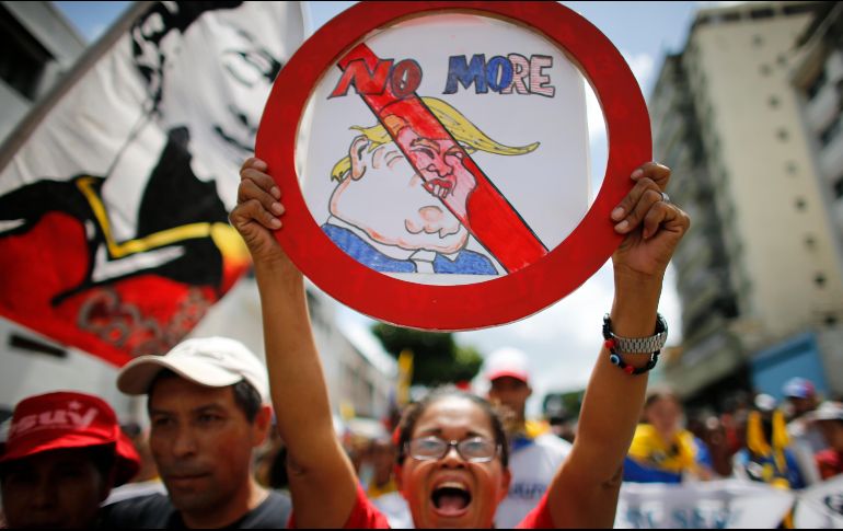 Maduro encabeza una manifestación pública en Caracas contra la sanción de Trump. AP/A. Cubillos