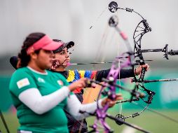 Andrea Becerra y Sara López durante la competencia. AFP/E. Benavides
