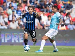 Omar Arellano y Edwin Cardona se disputan el balón durante el partido. IMAGO7/V. Pichardo