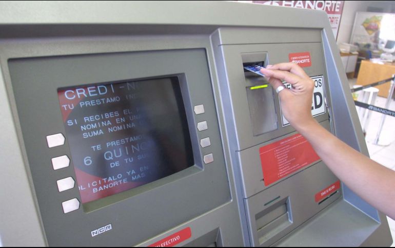 Desde la tarde de este sábado, usuarios reportaron en redes dificultades para realizar operaciones con sus tarjetas bancarias. EL INFORMADOR/ARCHIVO