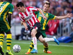 Hirving Lozano arrancó de titular la temporada en Holanda, en medio de los rumores que lo colocan en el Napoli. AFP / T. Bode