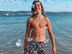 De cantar a Luis Miguel, Izan Llunas lanza sencillo en reggaetón