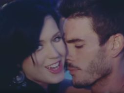 Modelo Josh Khloss acusa a Katy Perry de agresión sexual