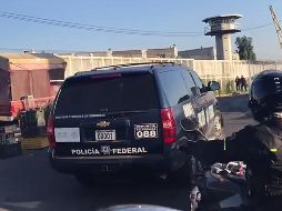 El vehículo que traslada a Rosario Robles a su llegada al reclusorio de Santa Martha Acatitla, en Ciudad de México. EFE