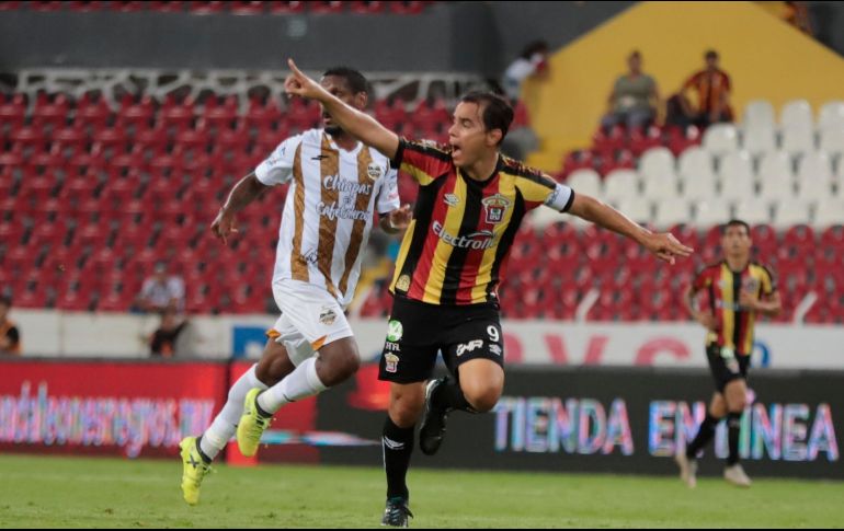 Quiso, pero no pudo. El delantero disputó los 90 minutos del partido en el Estadio Jalisco, y aunque corrió, gritó y se mostró voluntarioso, poco pudo hacer. EL INFORMADOR / F. Atilano