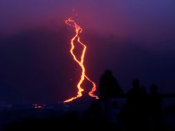 Fotogalería: Erupción de volcán en isla francesa brinda espectáculo