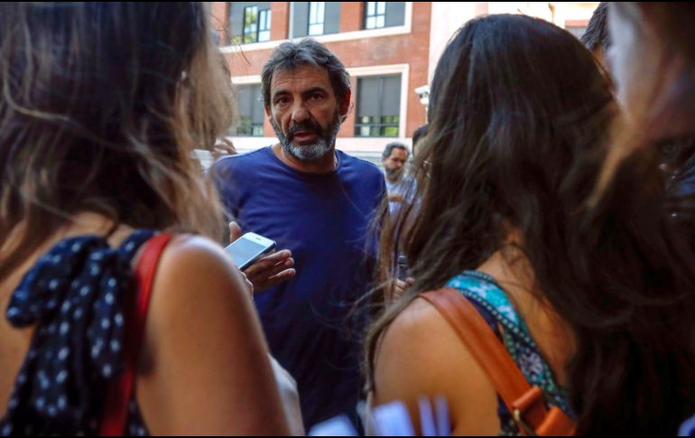 El fundador y director de la ONG Open Arms, Òscar Camps, ofrece una rueda de prensa este miércoles en Madrid, donde ha anunciado que el buque ya puede entrar en aguas italianas. EFE/D. Fernández