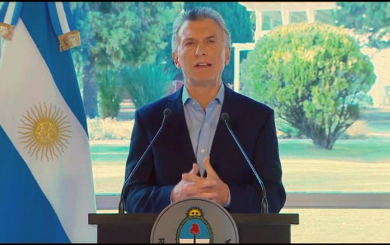 En el marco de su anuncio sobre medidas económicas, Macri envió mensajes al celular de Alberto Fernández. AFP/PRESIDENCIA DE ARGENTINA