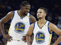 Kevin Durant y Stephen Curry ya no jugarán juntos con los Warriors. AP