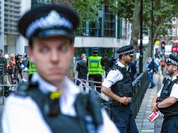 La Policía acordonó la sede del ministerio del Interior en Londres, luego de la agresión. AP/V. Xhymshiti