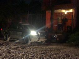 A la llegada de los elementos de seguridad luego del reporte, localizaron el cuerpo de la víctima tendido boca abajo, con diversas huellas de tortura y golpes, incluso, se dijo que el hombre tenía un dedo amputado. ESPECIAL