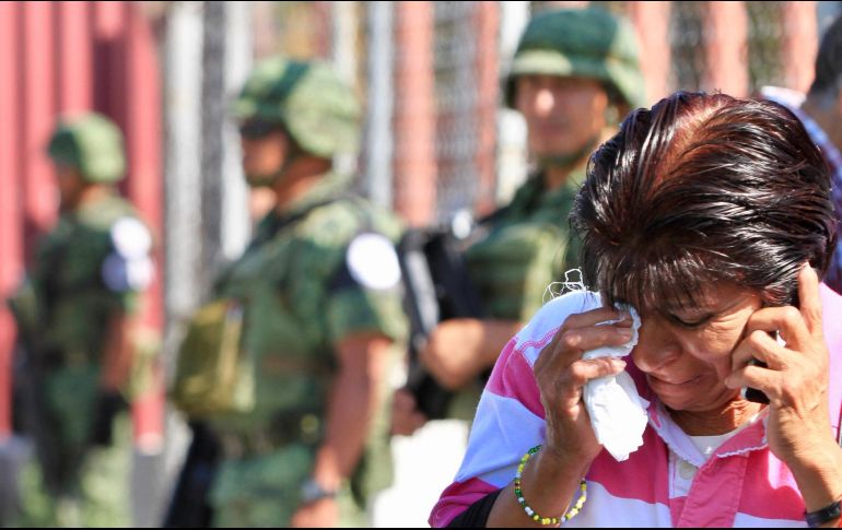 Elementos de la Guardia Nacional arriban al Reclusorio Oriente para realizar labores de apoyo luego de que se registrara un incendio en las instalaciones. NTX / J. Lira